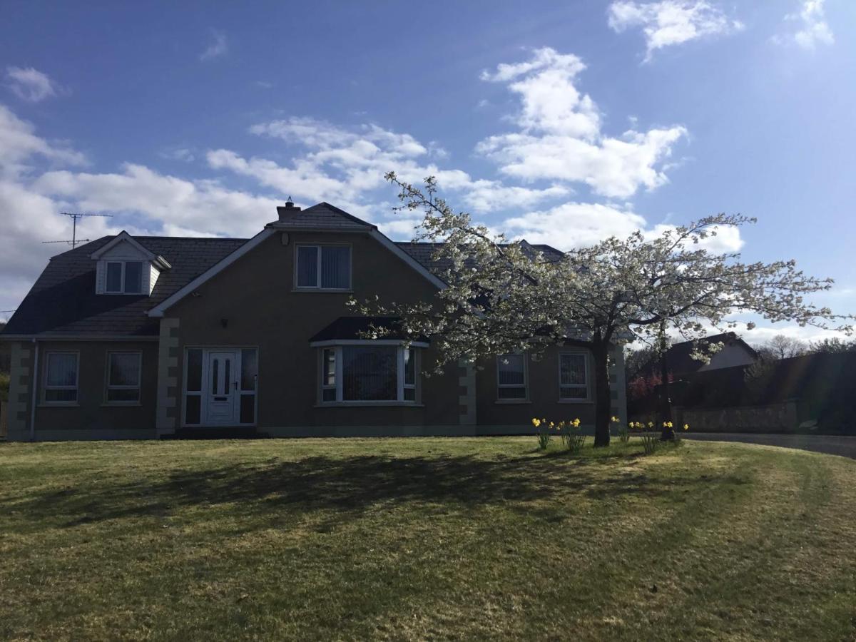 Muff Village Bed & Breakfast Exterior photo