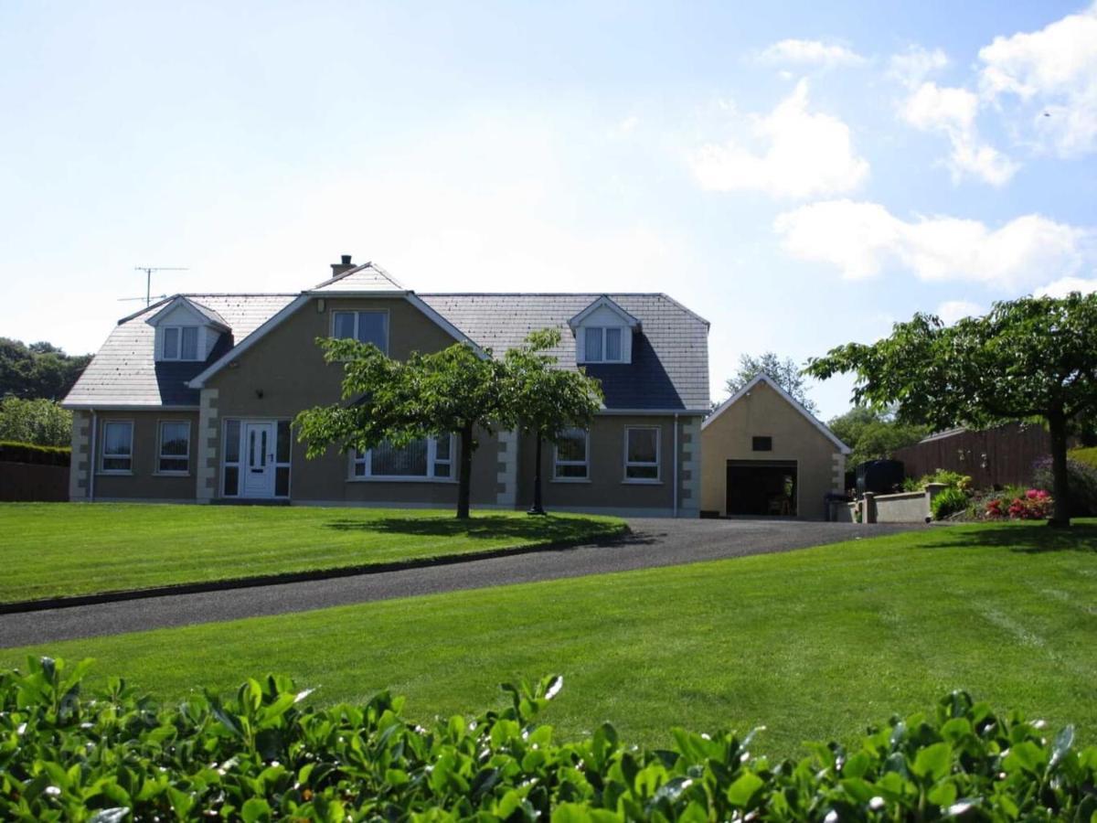 Muff Village Bed & Breakfast Exterior photo